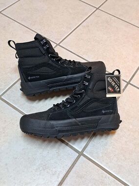 Vans Sk8-Hi GORE-TEX Insulated Shoe - Triple Black